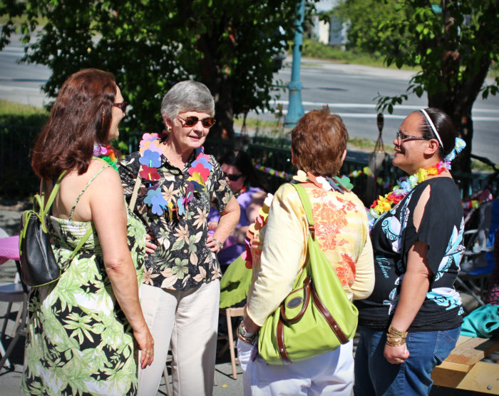 Clare House Director Sharese Hughes (right) speaking with meals team providers. Meals teams provide dinner for all Clare House participants day a month. There is at least one meal team for each day of the month.